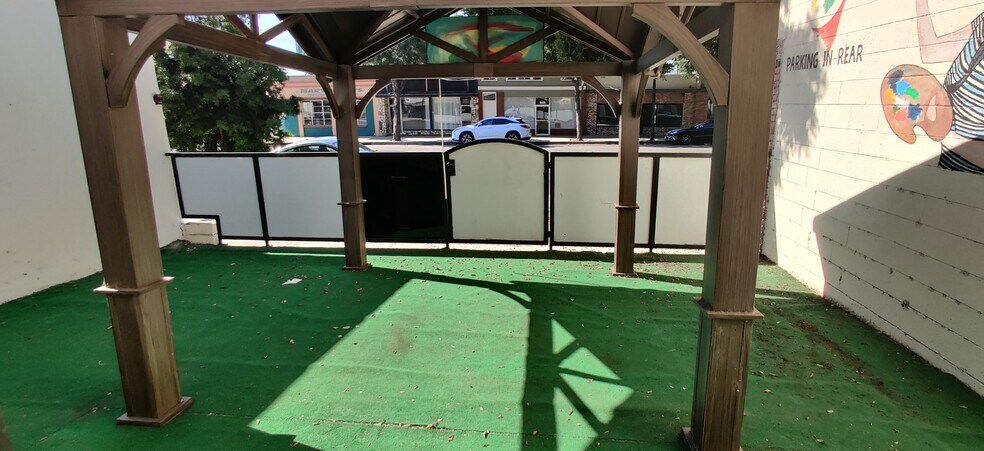 More Photos Of 1605 W Magnolia Blvd, Burbank Freestanding For Sale