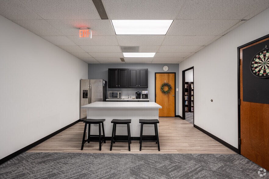 More Photos Of 11300 N Central Expy, Dallas Office For Lease