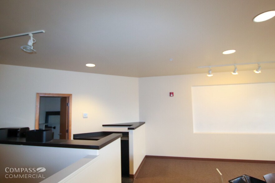 More Photos Of 595 SW Bluff Dr, Bend Office For Lease