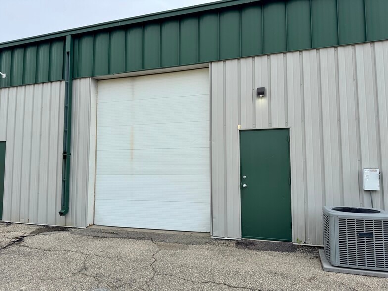 More Photos Of 2858 Agriculture Dr, Madison Warehouse For Lease