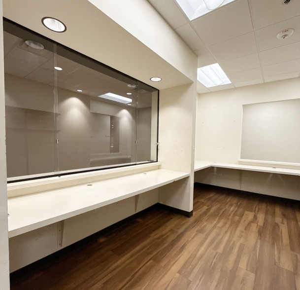 More Photos Of 1314 E Sonterra Blvd, San Antonio Medical For Sale