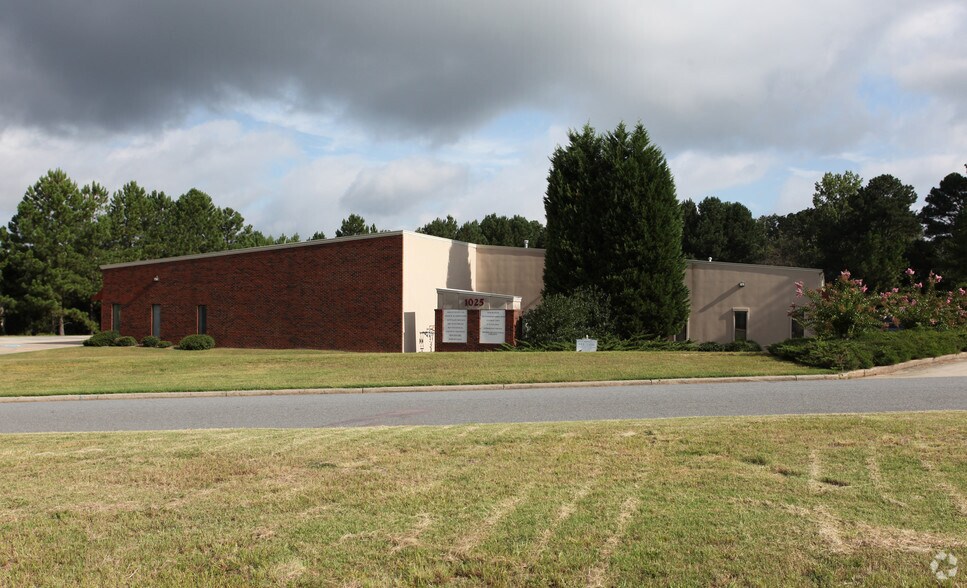 More Photos Of 1025 Nine North Dr, Alpharetta Warehouse For Lease