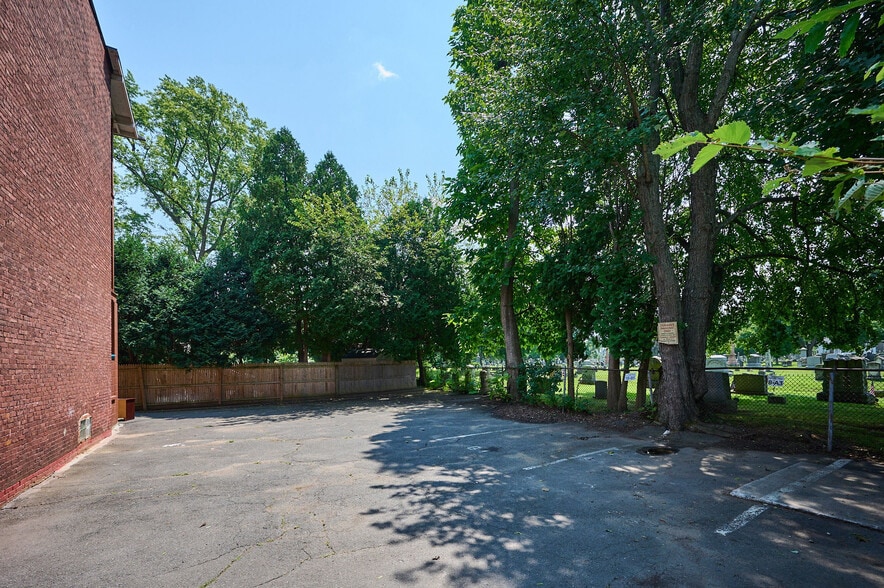 More Photos Of 18 Orchard St, Northampton Apartments For Sale