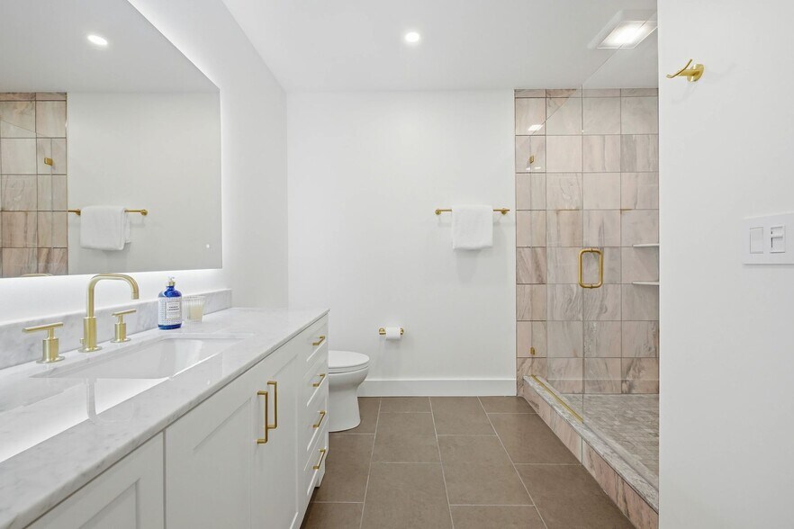 More Photos Of 443 Walnut St, Sewickley Flex For Sale