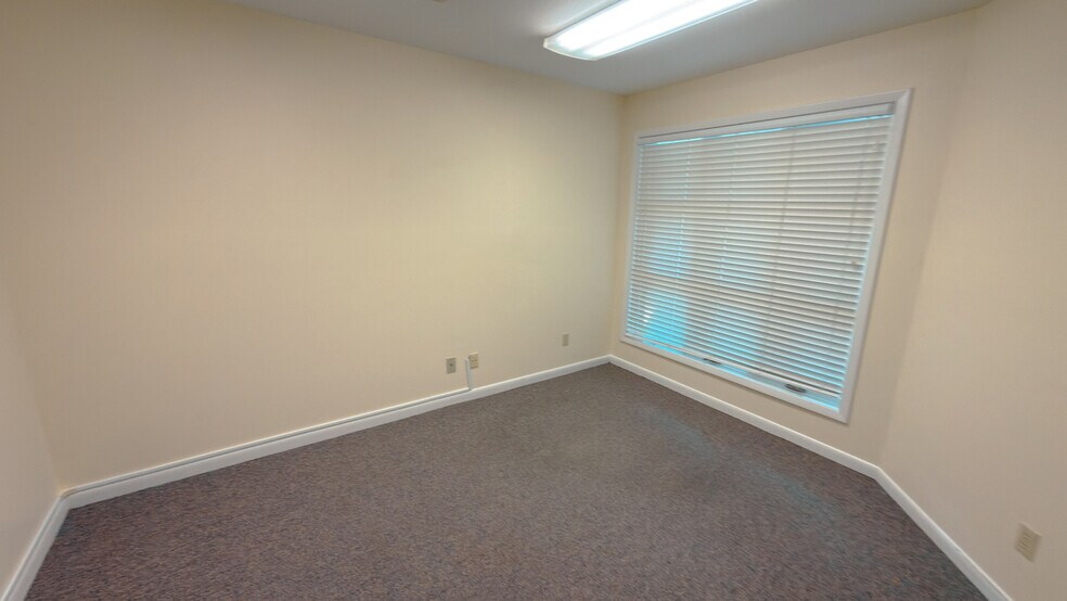 More Photos Of 4400 Bayou Blvd, Pensacola Office For Sale