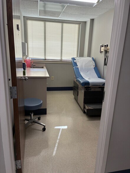 More Photos Of 295 Stoner Ave, Westminster Medical For Sale