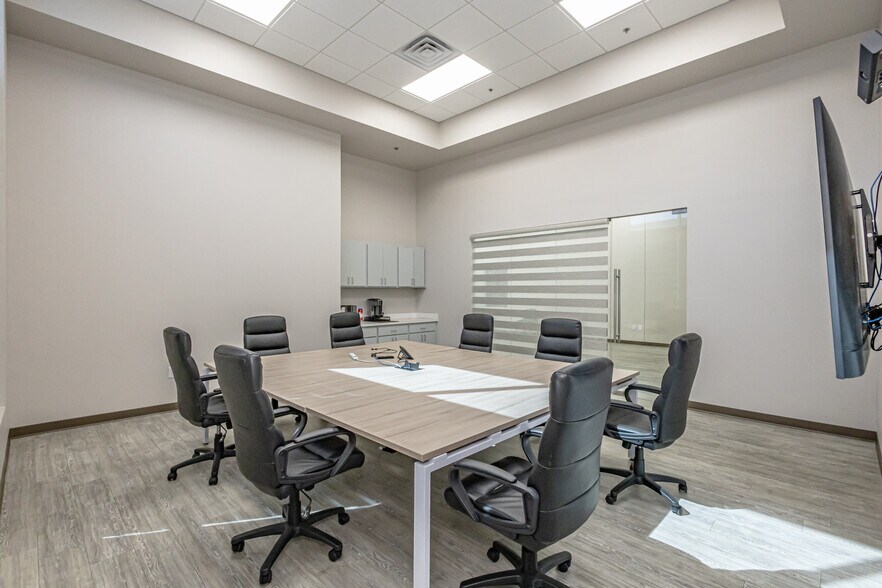 More Photos Of 14002 Mercury Dr, Laredo Warehouse For Lease