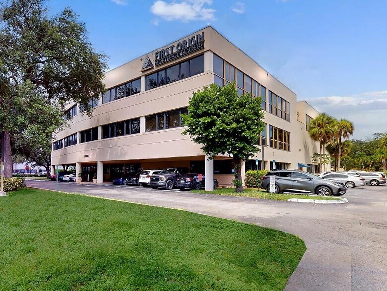 More Photos Of 14100 Palmetto Frontage Rd, Miami Lakes Office Residential For Sale