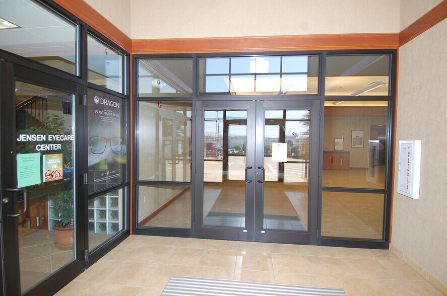 More Photos Of 640 Highway 1 W, Iowa City Office For Sale