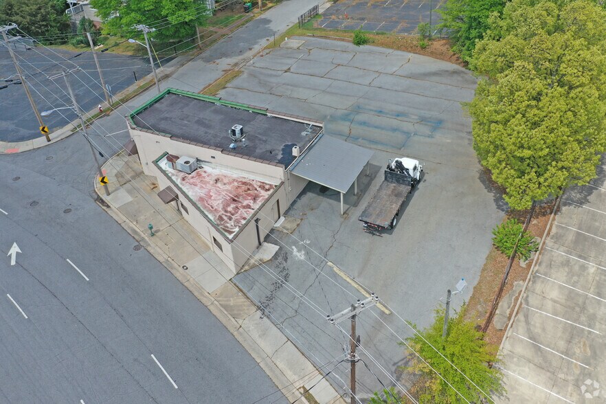 More Photos Of 131 Oak St, High Point Freestanding For Lease