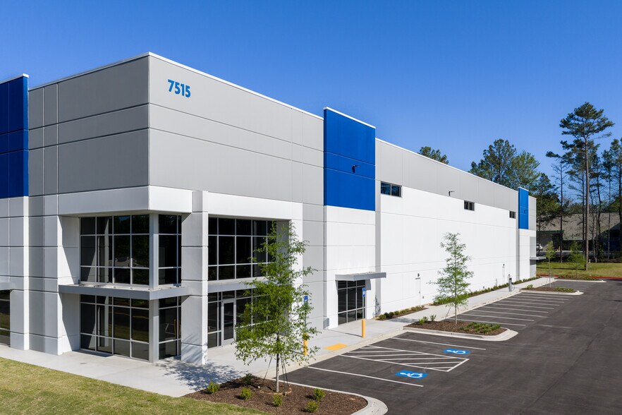 More Photos Of 7515 New Boyd Rd, Suwanee Distribution For Lease