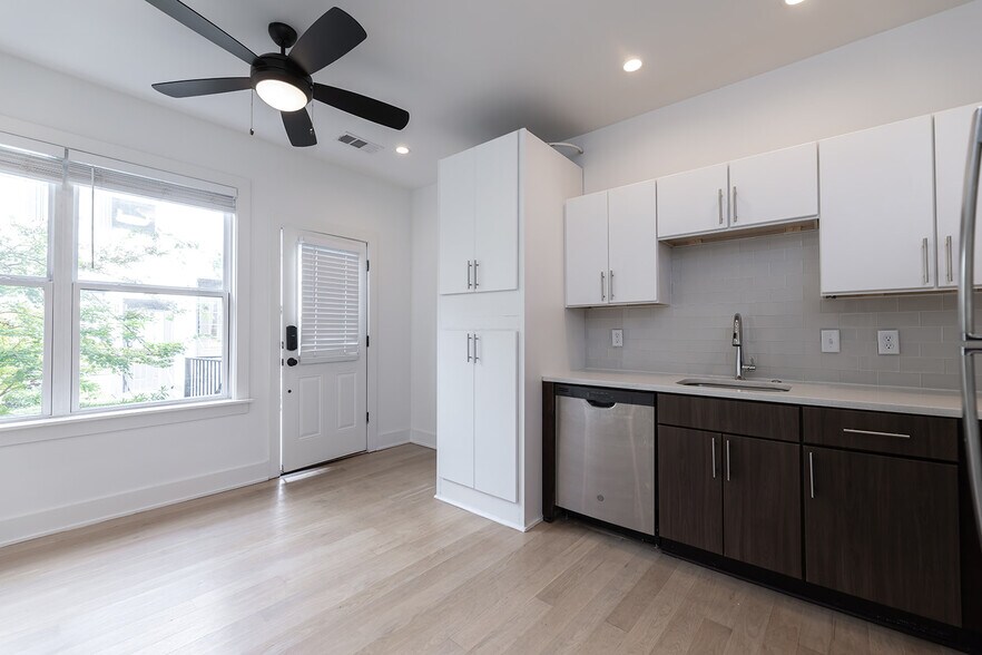 More Photos Of 1796-1800 Poplar Ave, Memphis Apartments For Sale