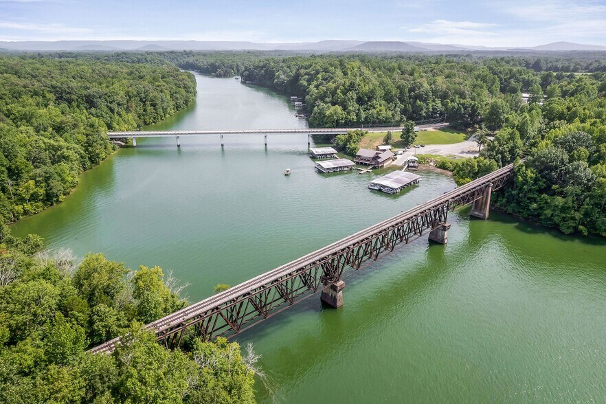 Primary Photo Of 1967 Rock Island Rd, Rock Island Marina For Sale