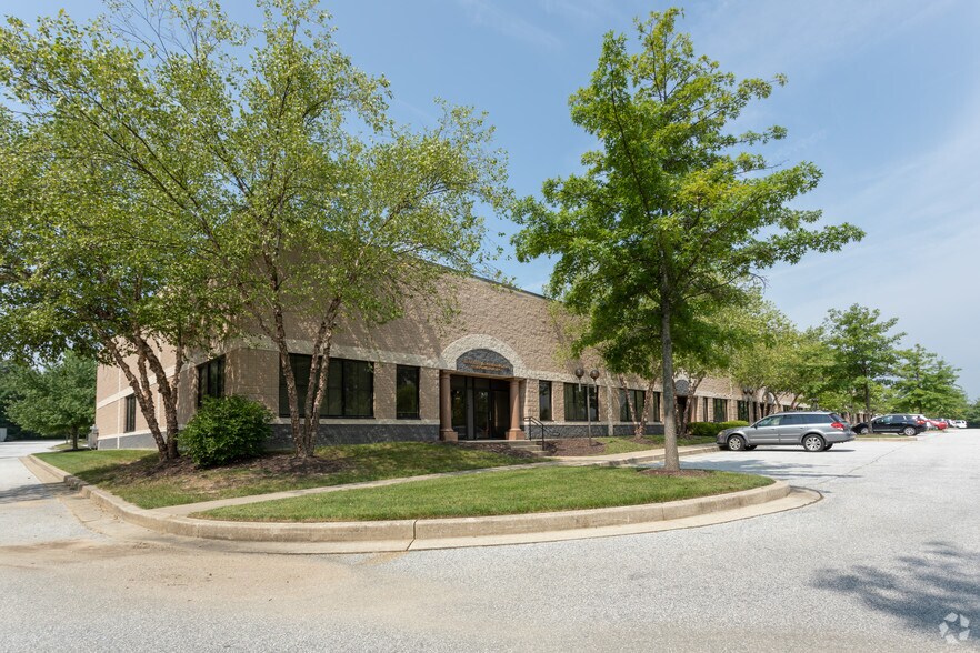 More Photos Of 9411 Philadelphia Rd, Rosedale Flex For Lease