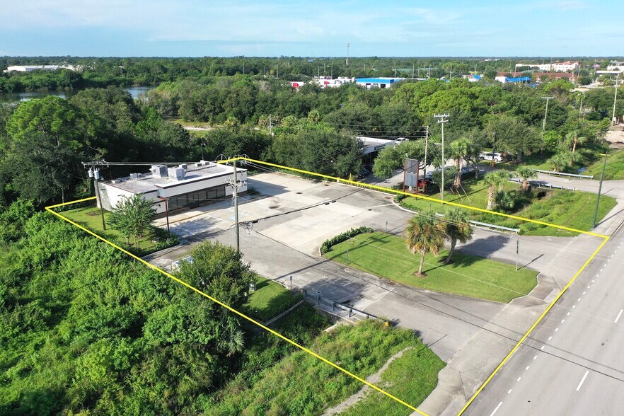 Primary Photo Of 8801 20th St, Vero Beach Convenience Store For Lease