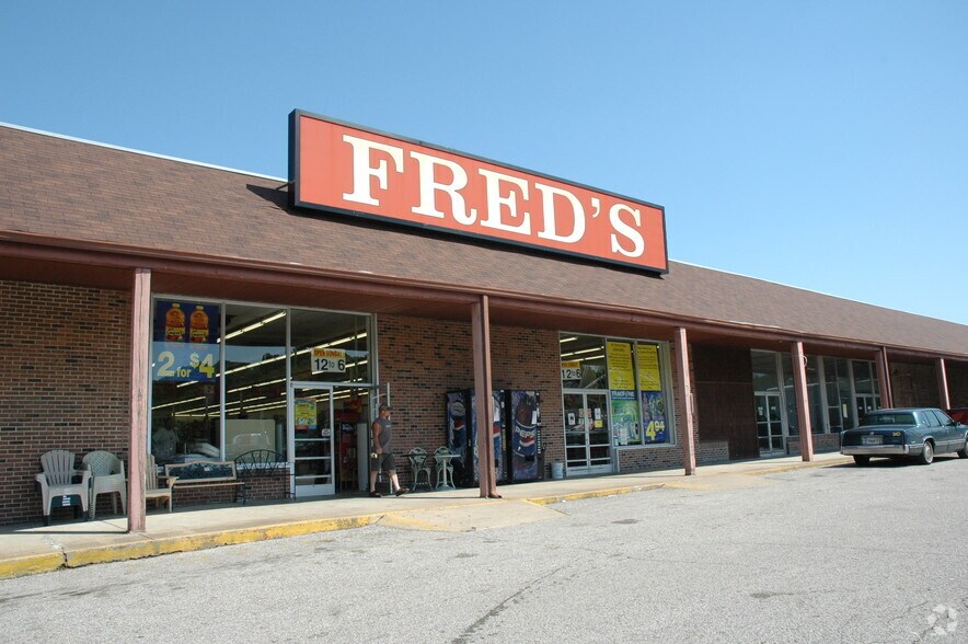 More Photos Of 5024-5028 S 1st St, Milan General Retail For Lease
