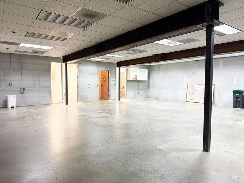More Photos Of 9660-9690 Research Dr, Irvine Warehouse For Lease