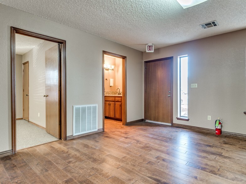More Photos Of 2222 Westpark Dr, Norman Medical For Sale