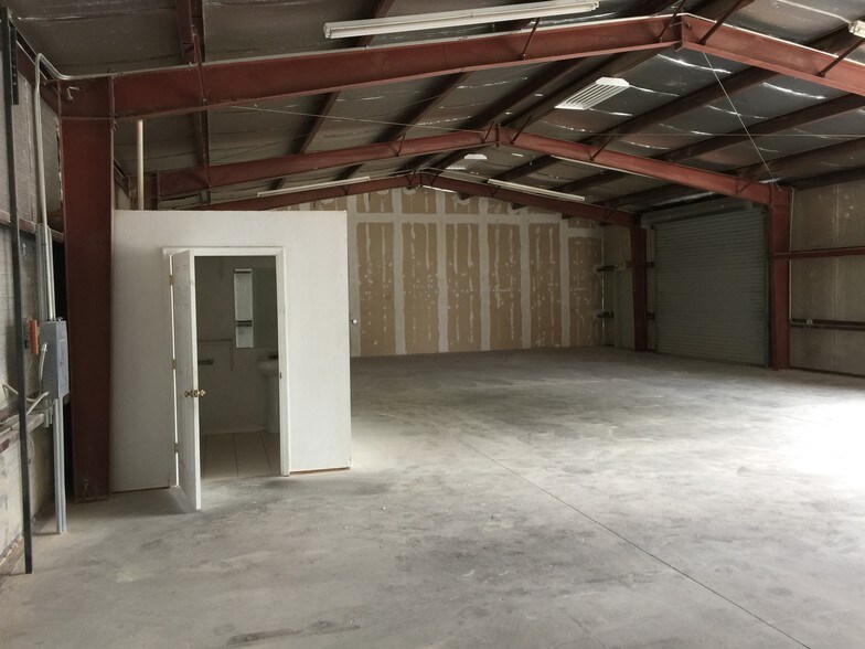 More Photos Of 403 Integrated Ct, DeBary Warehouse For Lease