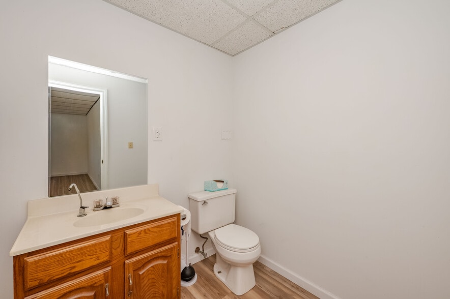 More Photos Of 16 Kingston Rd, Exeter Light Manufacturing For Sale