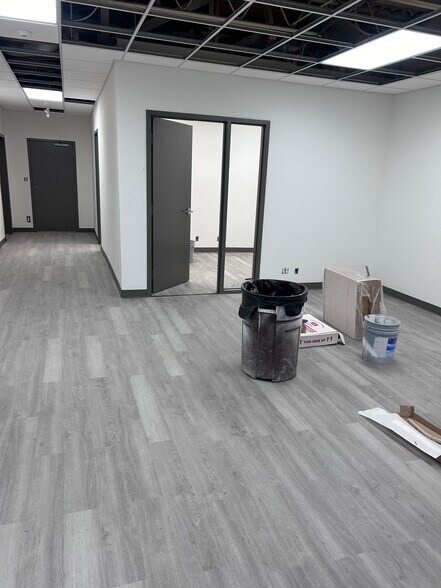 More Photos Of 4515 N 56th St, Lincoln Light Distribution For Lease