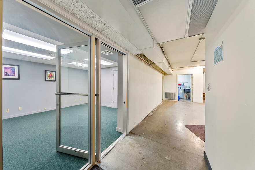 More Photos Of 655 W Umpqua St, Roseburg Radio TVTransmission Facilities For Sale