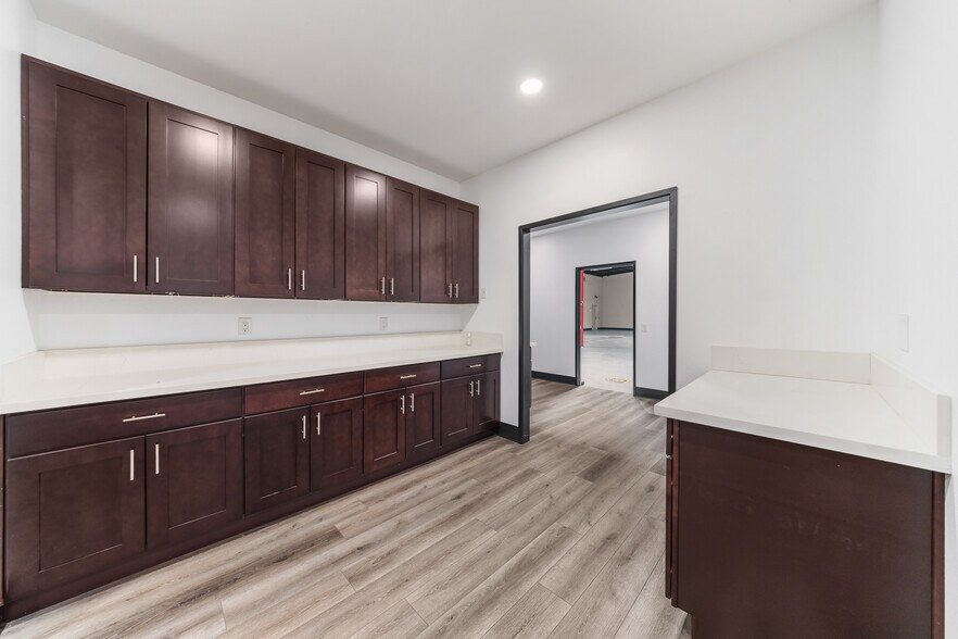 More Photos Of 23282 Peralta Dr, Laguna Hills Warehouse For Sale