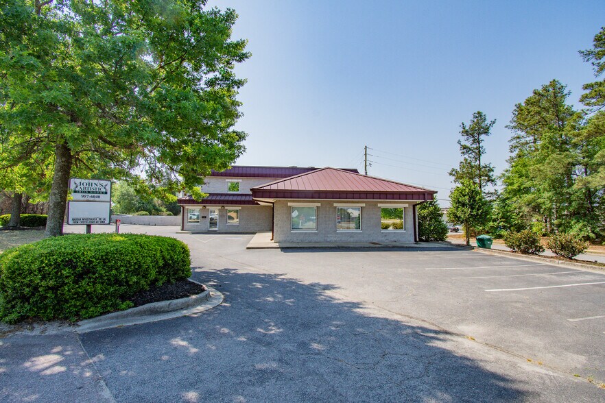 More Photos Of 117 Park Rd, Lexington Showroom For Sale