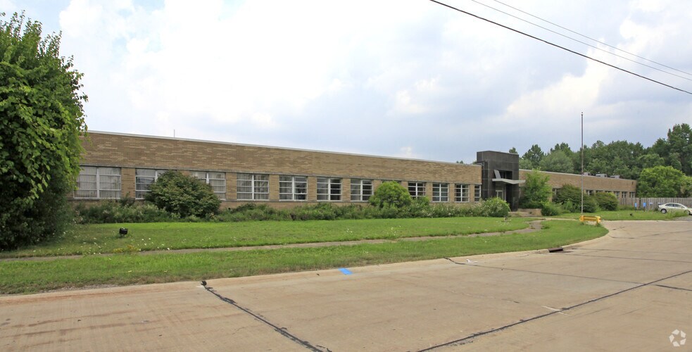 More Photos Of 19201 Cranwood Pky, Warrensville Heights Warehouse For Lease