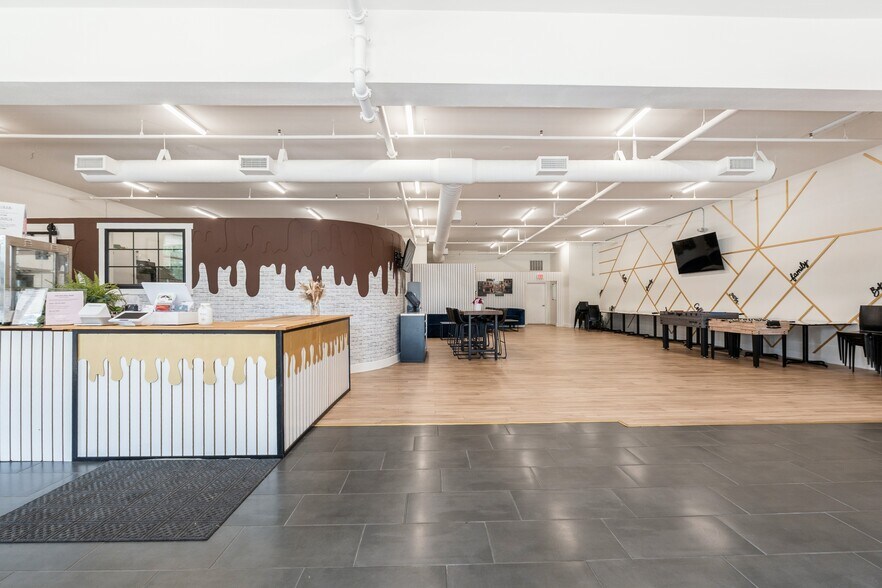 More Photos Of 5500 Merle Hay Rd, Johnston Storefront For Sale