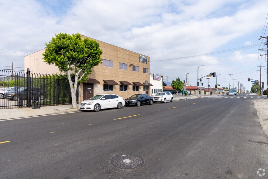 More Photos Of 8212-8214 San Fernando Rd, Sun Valley Light Distribution For Sale