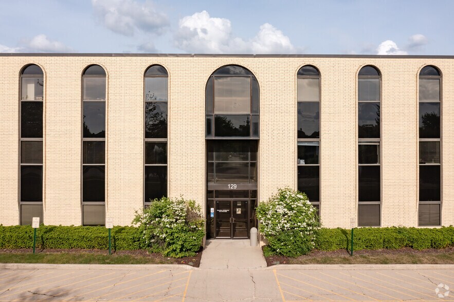 More Photos Of 121 Fairfield Way, Bloomingdale Unknown For Lease