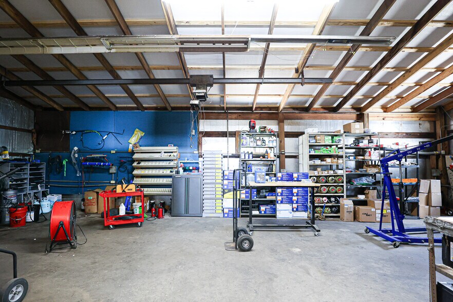 More Photos Of 430 US-62 E, Eddyville Auto Repair For Sale