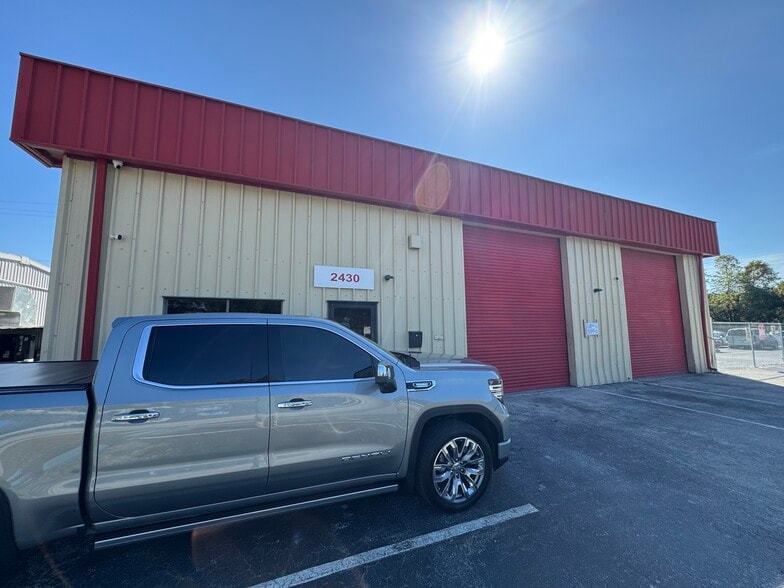 More Photos Of 2420 Concorde Dr, Fort Myers Warehouse For Lease