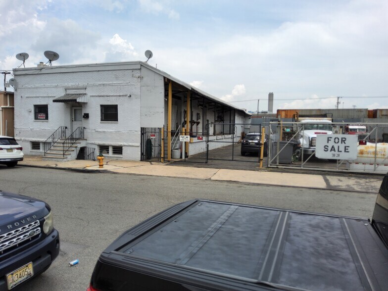 More Photos Of 38 Esther St, Newark Service For Sale