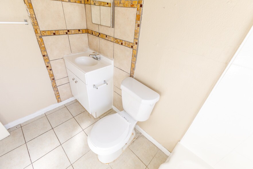 More Photos Of 9222 Lockwood Dr, Houston Apartments For Sale