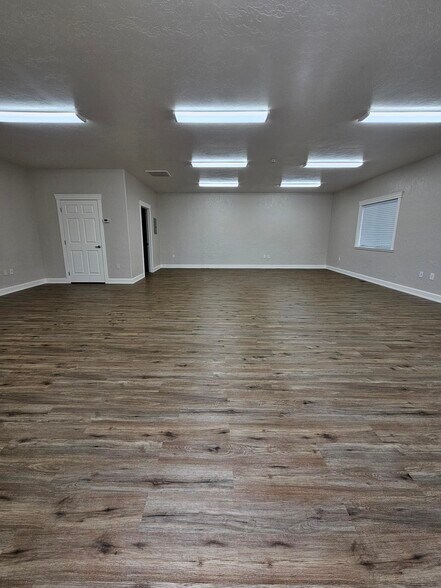 More Photos Of 832 NW 13th St, Fruitland Office For Lease