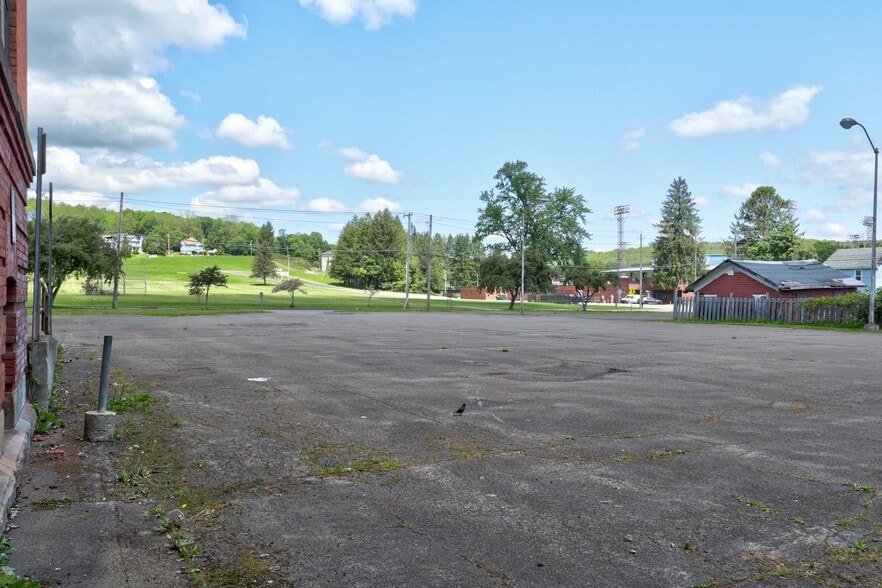 More Photos Of 1101 E 2nd St, Jamestown Schools For Sale