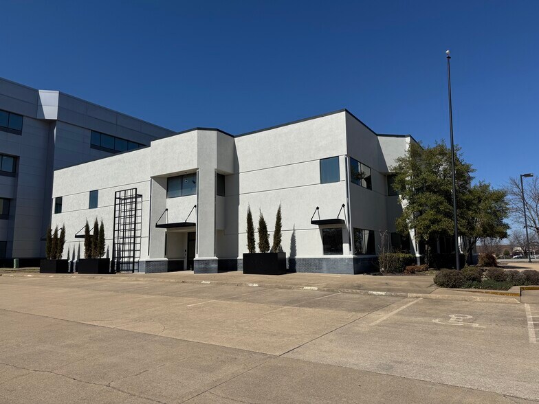 Primary Photo Of 302 Millsap Rd, Fayetteville Office For Lease