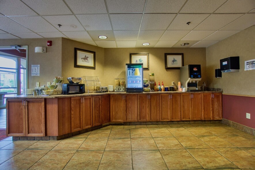 More Photos Of 7860 6th St, Wellington Hotel For Sale