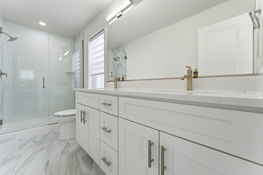 More Photos Of 214 N Walnut St, Bensenville Apartments For Sale