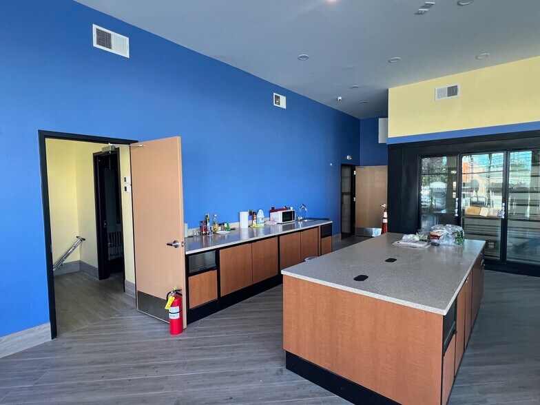 More Photos Of 58-60 Essex St, Lodi Service Station For Lease