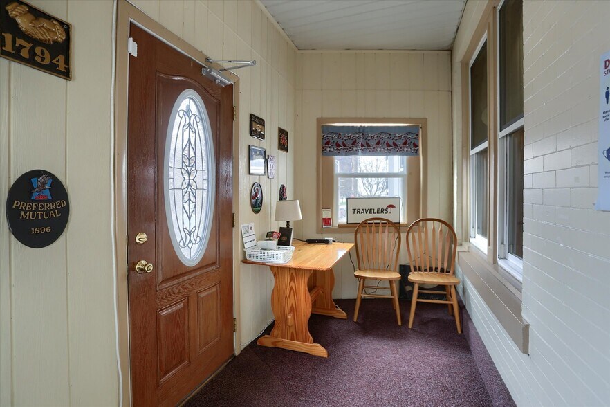 More Photos Of 3 S Market St, Shamokin Flex For Sale