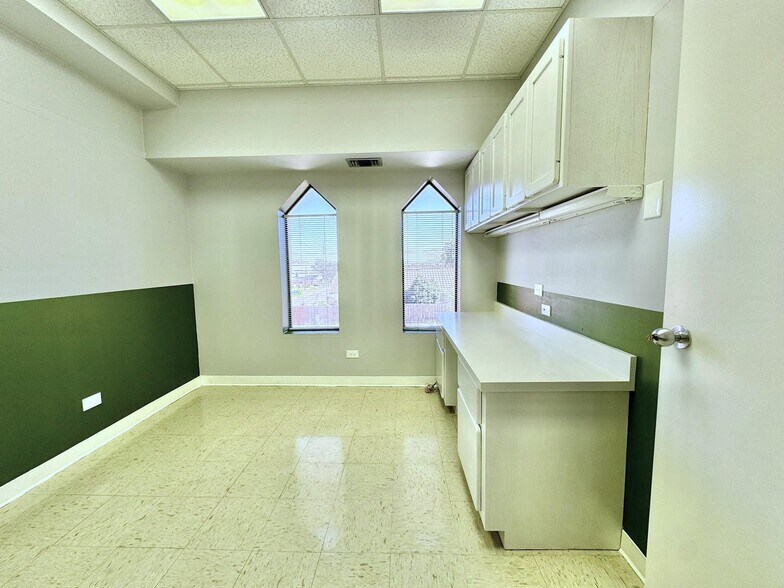 More Photos Of 1620 McClelland Ave, Laredo Medical For Lease