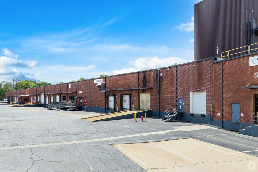 More Photos Of 2971 Olympic Industrial Dr SE, Smyrna Warehouse For Lease
