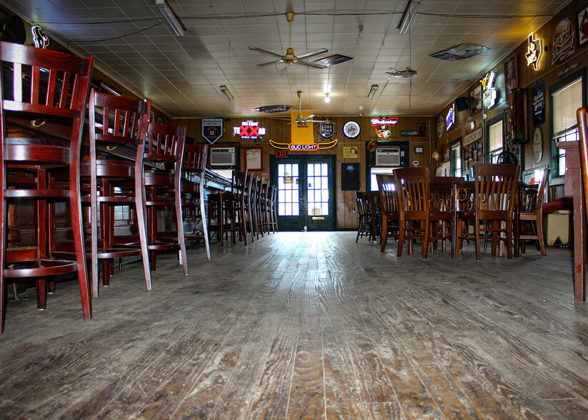 More Photos Of 211 N Mechanic St, Weimar Bar For Sale
