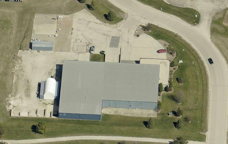 More Photos Of 8624-8626 Hollander Dr, Franksville Warehouse For Sale