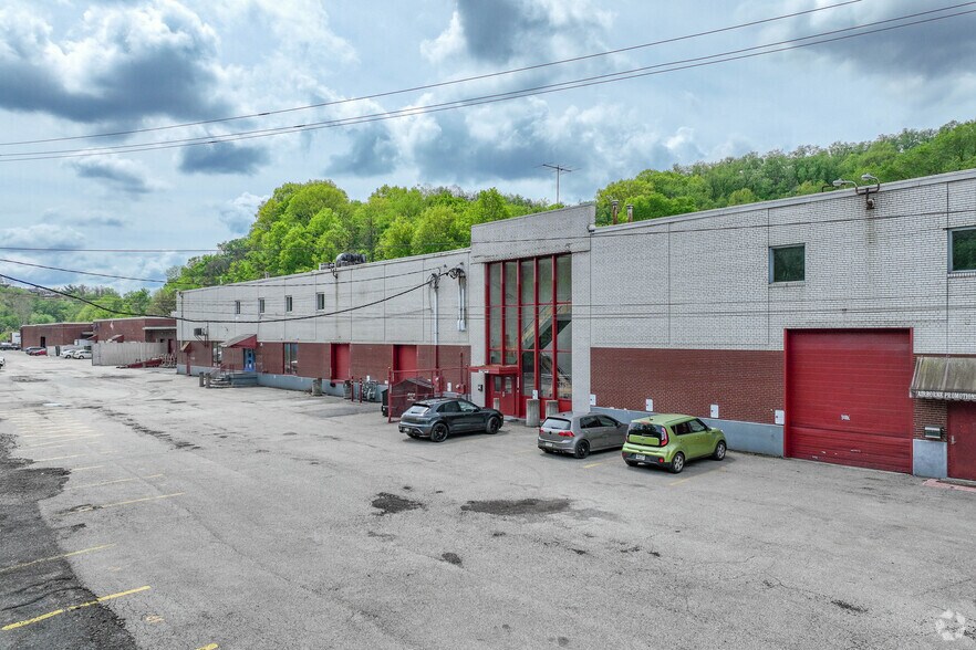 More Photos Of 1020-1060 Saw Mill Run Blvd W, Pittsburgh Warehouse For Lease