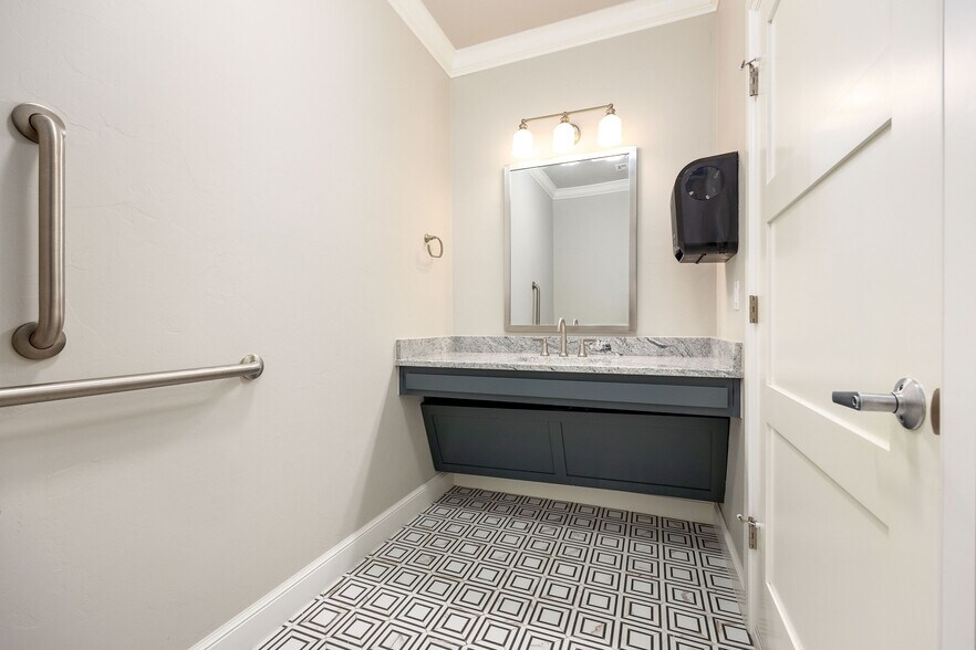 More Photos Of 2600 Covell Village Dr, Edmond Office For Lease