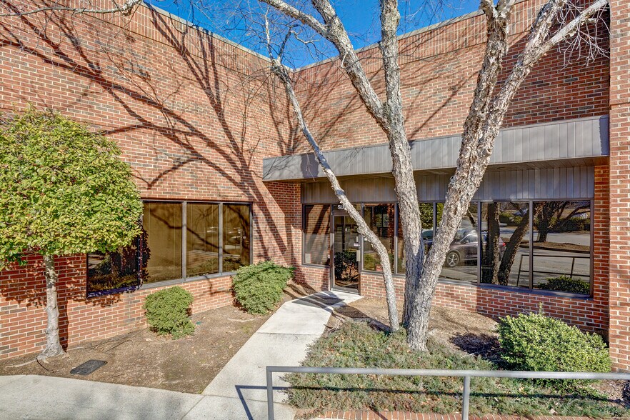 More Photos Of 111 Smith Hines Rd, Greenville Research And Development For Lease